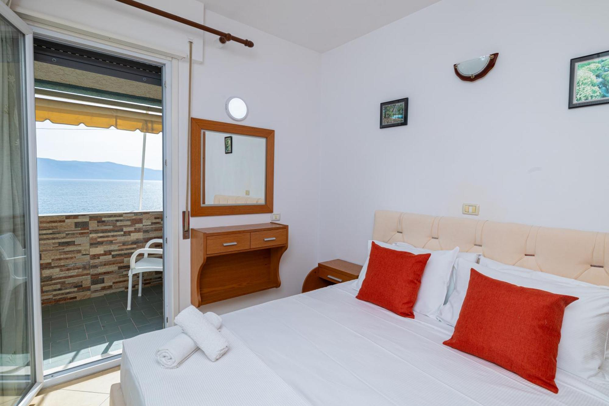 Lucas Apartments Rental Vlorë Eksteriør bilde